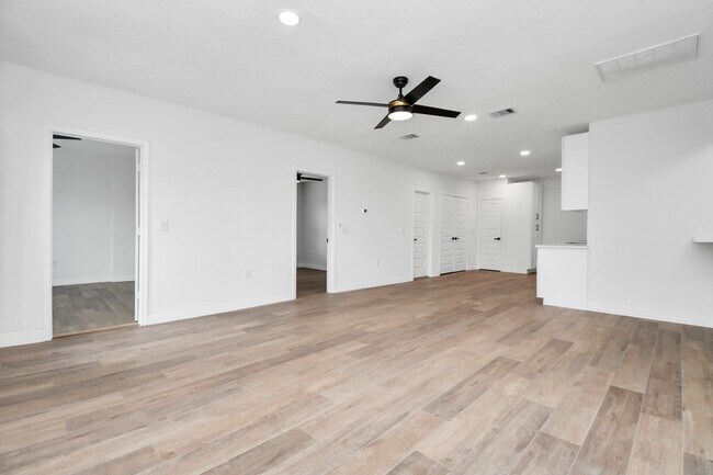 Building Photo - 2812 Truxillo St