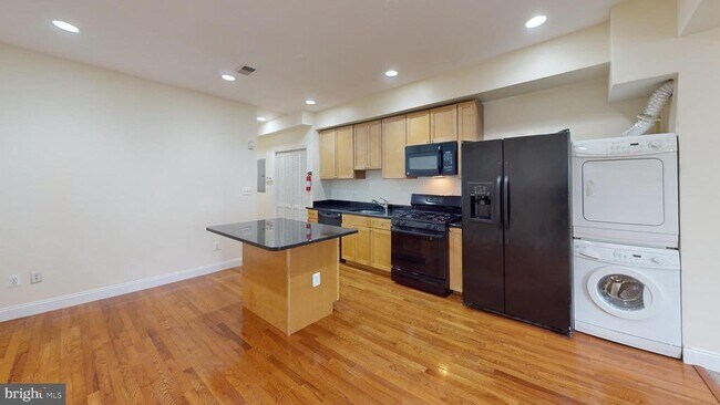 Foto del edificio - 1706 West Virginia Ave NE