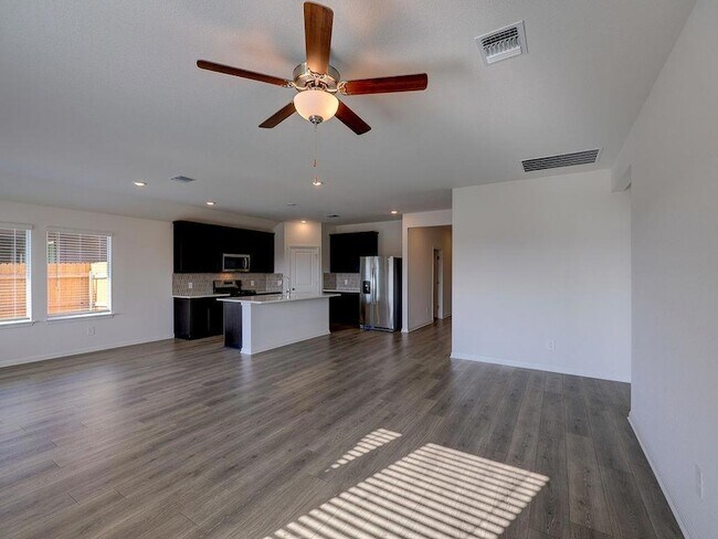 Building Photo - 112 Holmby Dr