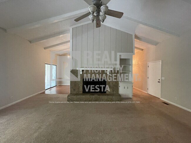 Building Photo - Three Bedroom Home in  Lake Wildwood
