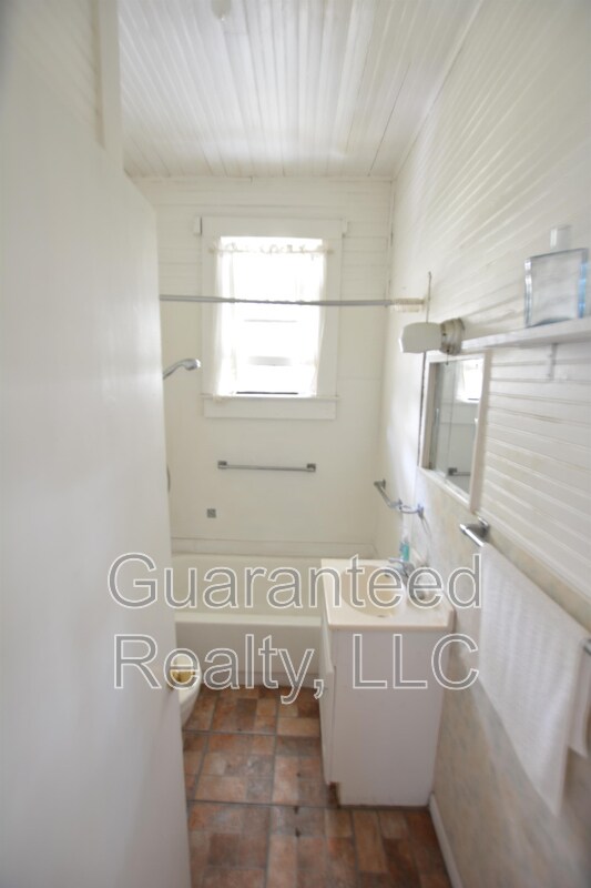 Foto del edificio - 1465 E Boulevard St