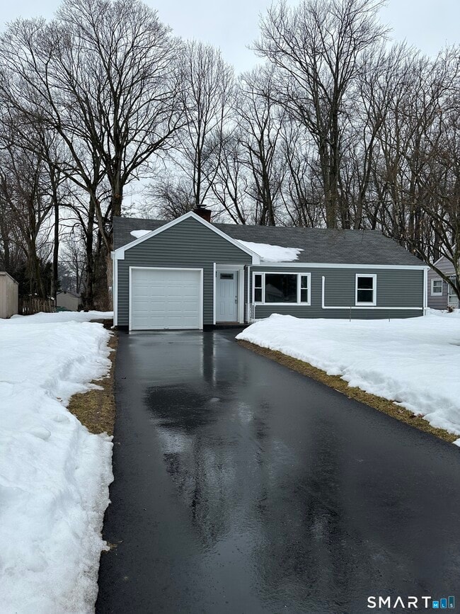 Building Photo - 11 Fyler Dr