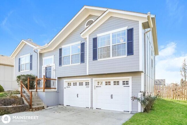 Building Photo - 1403 COTTONWOOD DR, GREENWOOD, MO 64034