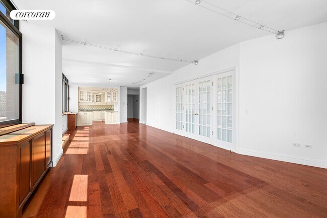 Building Photo - 155 W 70th St