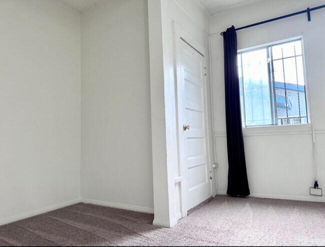 Foto del edificio - 1016 W 108th St