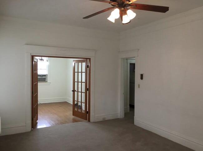 Building Photo - 1113 W Moss Ave