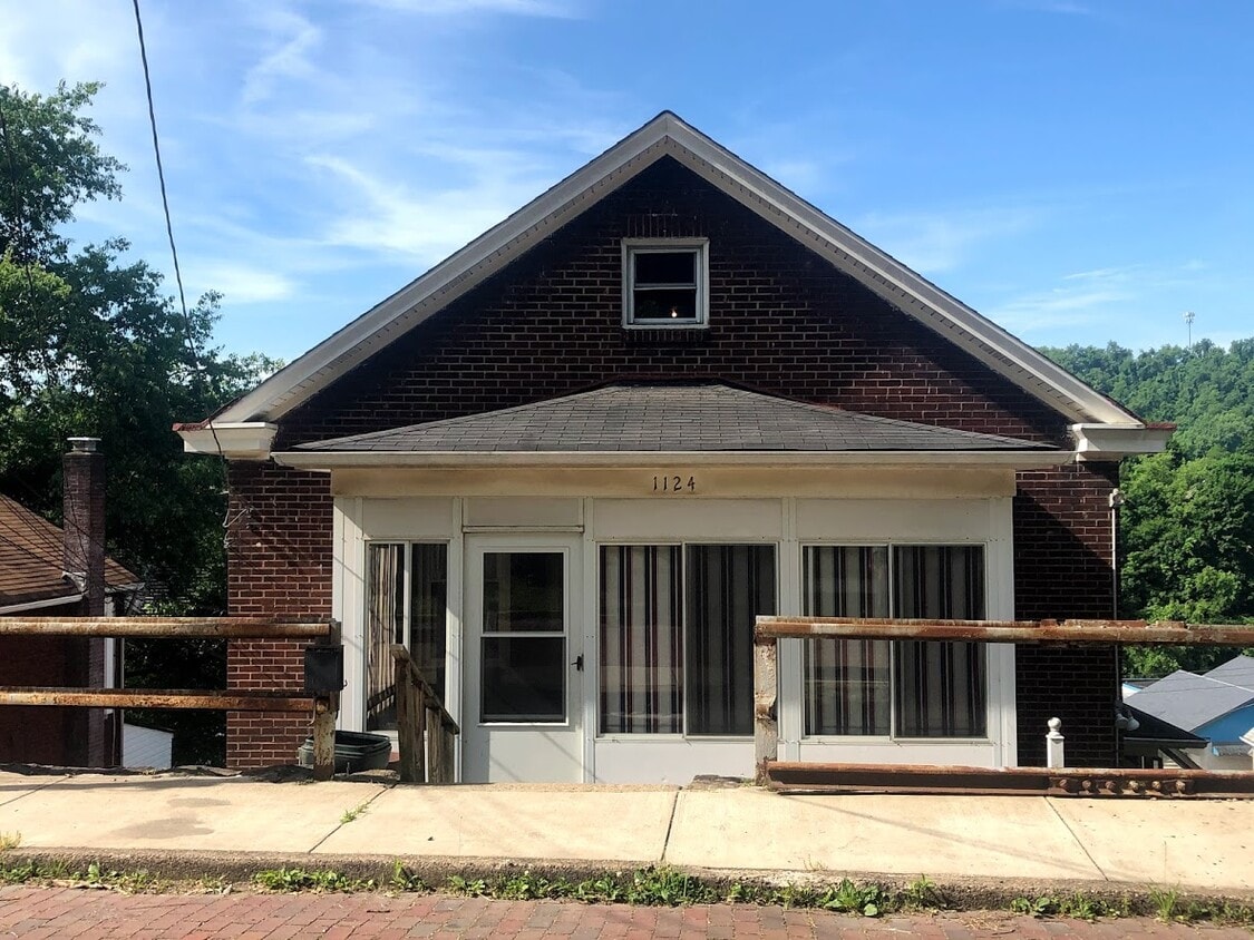 1124 Oak Ave Ext Unit 1, Turtle Creek, PA 15145 Apartments in Turtle