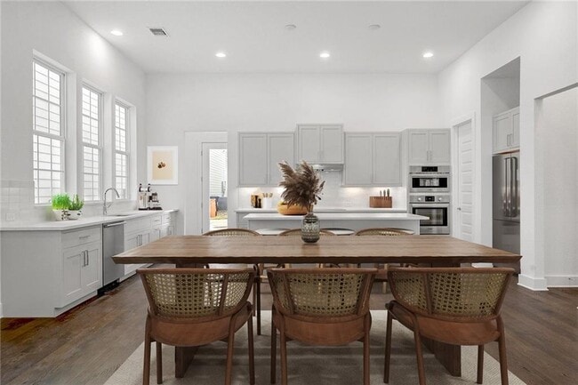 Foto del edificio - 4502 Grassland Dr