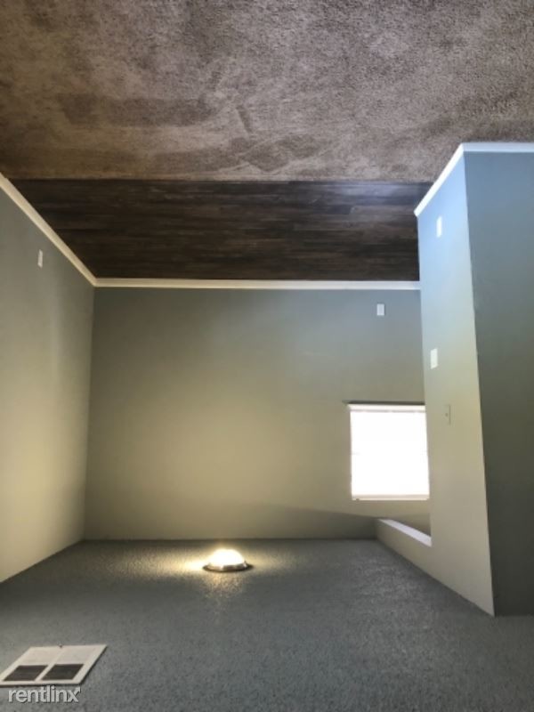 Foto del edificio - 813 N Pleasant St