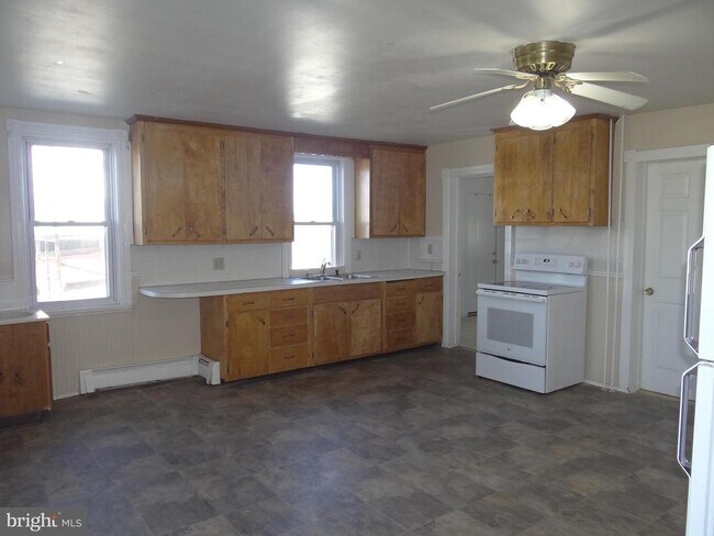 Building Photo - 210 Twin County Rd