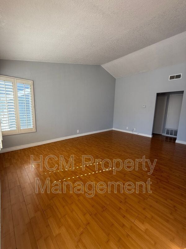 Photo - 329 Huntington House