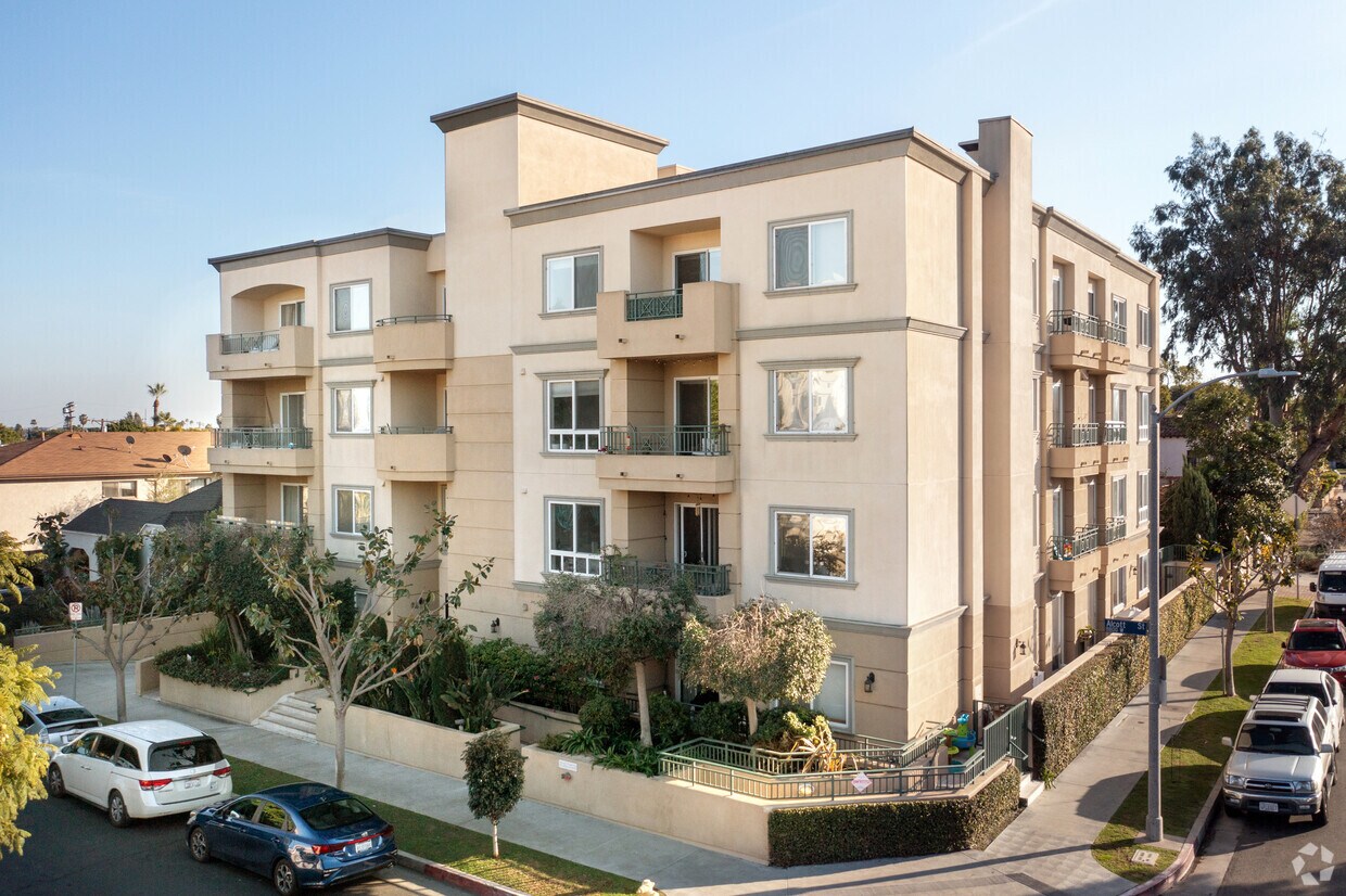 8866 Alcott St - Alcott Gardens