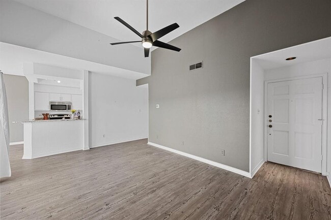 Foto del edificio - 4711 Spicewood Springs Rd