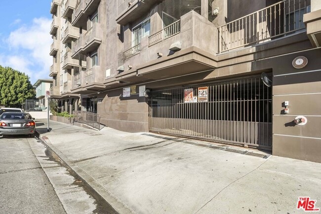 Foto del edificio - 848 Irolo St