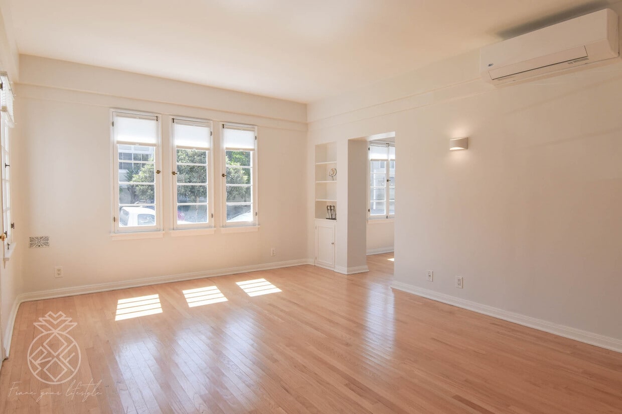 Foto principal - 1069 S Holt Ave