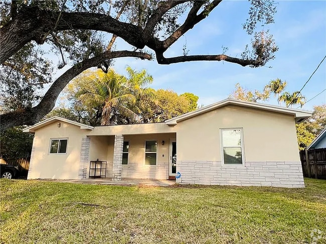 Building Photo - 4540 SW 26th Terrace