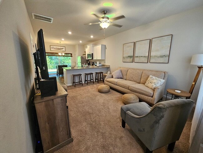 Building Photo - NEW LISTING!!!!!