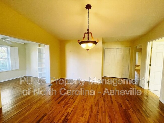 Building Photo - 15 Spring Village Ln