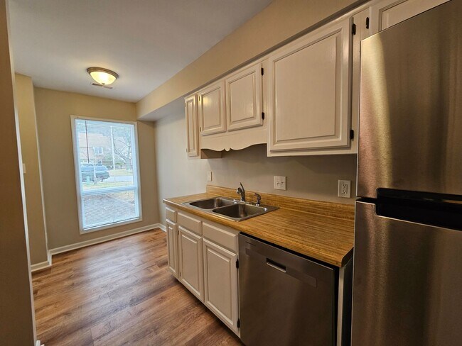 Building Photo - STONEBRIDGE LANDING