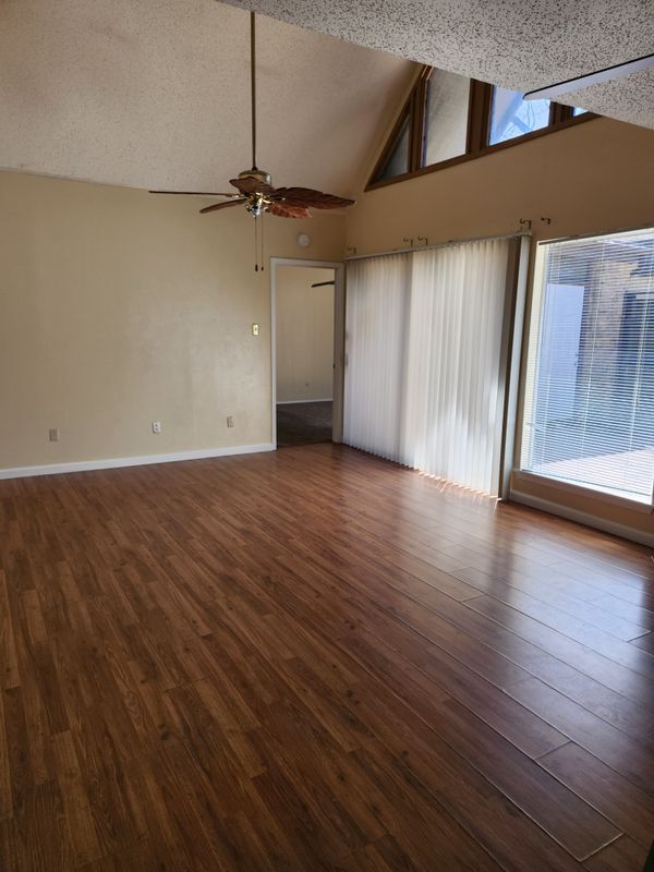 Foto del edificio - 4659 Country Creek Dr
