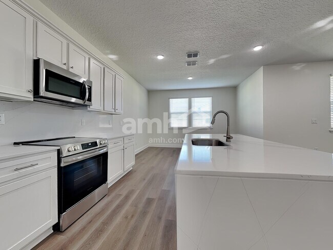 Building Photo - 11440 Bay Hl Cir