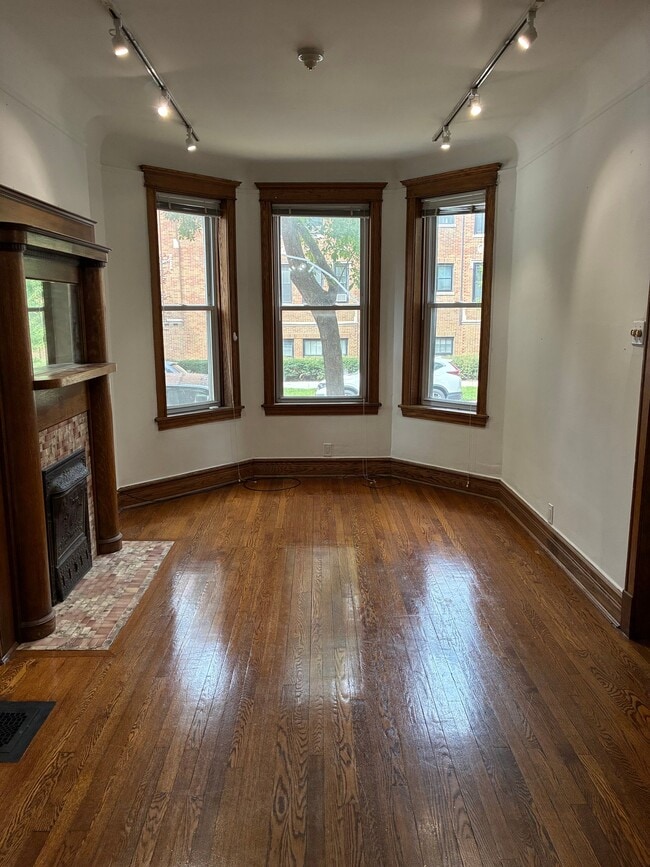 Photo - 2439 N Seminary Ave (Chicago, IL) Apartment