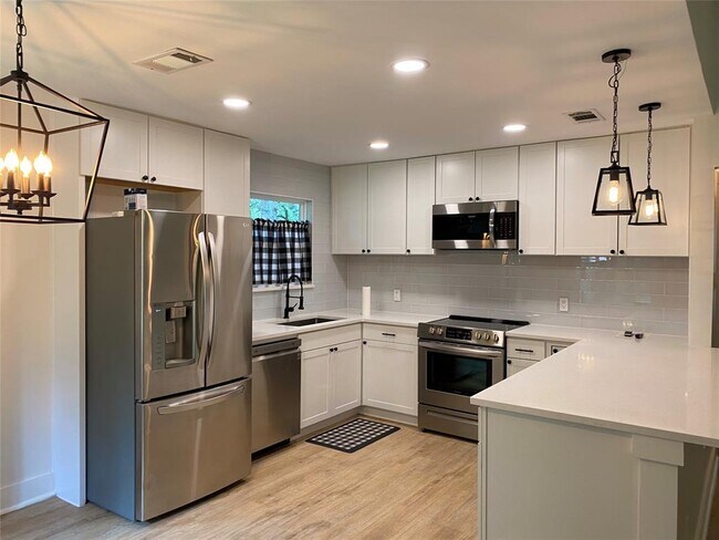 Building Photo - 203 Ranger Dr