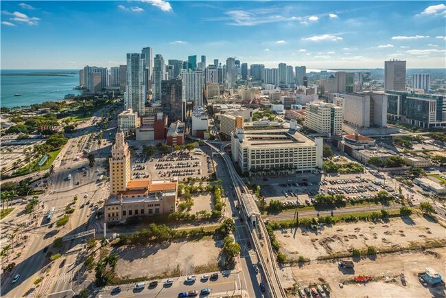 Foto del edificio - 888 Biscayne Blvd