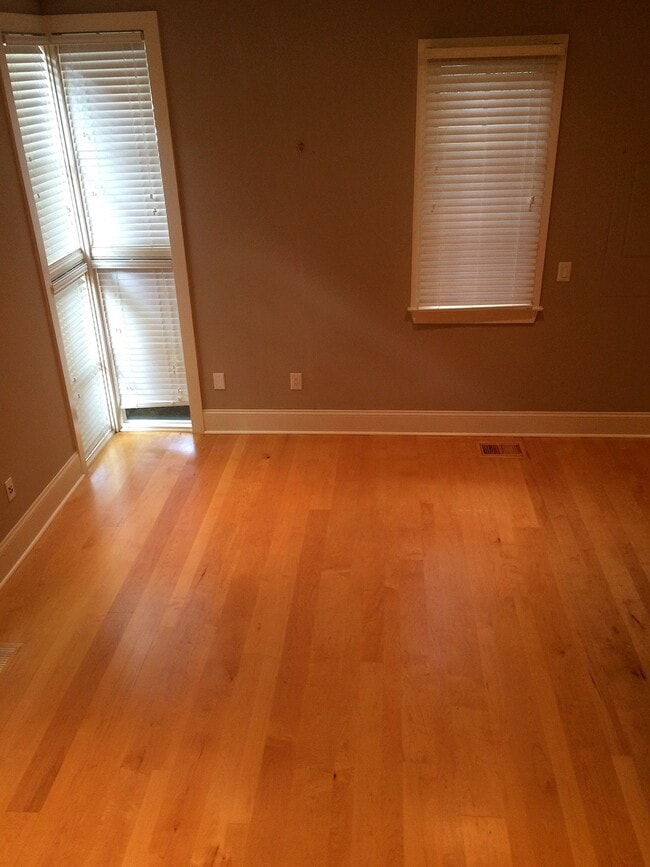 Foto del edificio - Luxury Unit in Trendy Midtown, Off-Street Parking, Walk to Upper King!