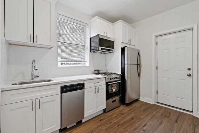 Building Photo - 3722 N Clark St