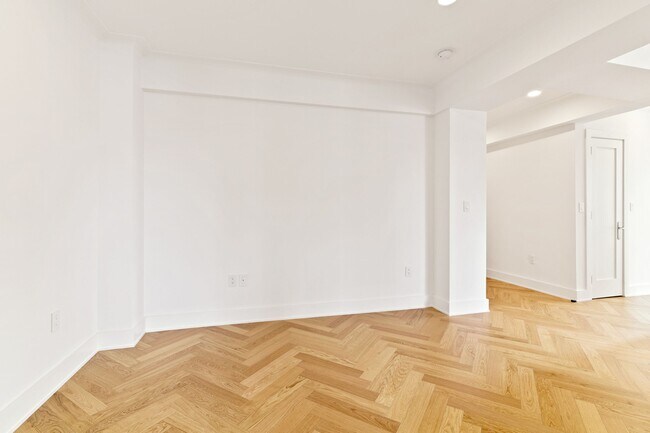 Foto del edificio - 301 E 21st St