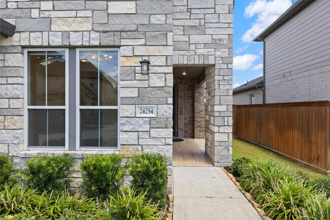 Foto del edificio - 24254 Oakland Mist Ln