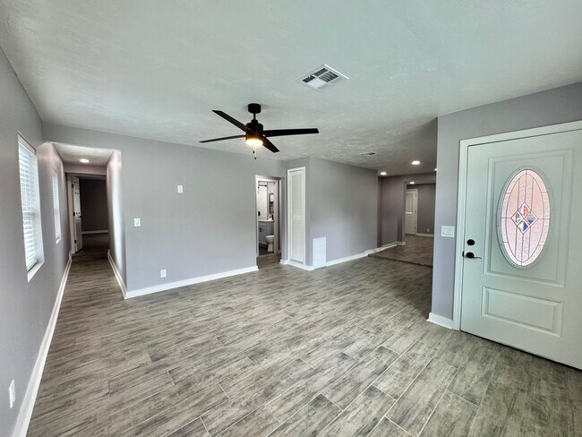 Foto del edificio - 2144 Westchester Dr