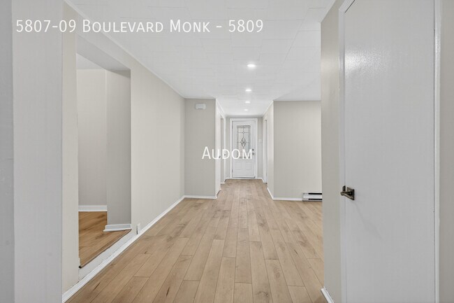 Photo du bâtiment - 5807-09 Bd Monk