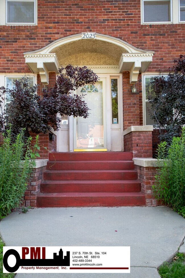 Foto del edificio - 4 Bedroom, 1.5 bathroom House For Rent; Av...