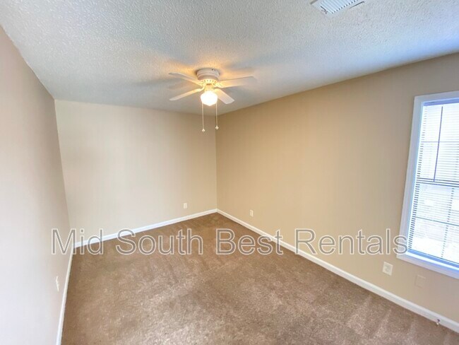 Foto del edificio - 3322 Burgess Dr