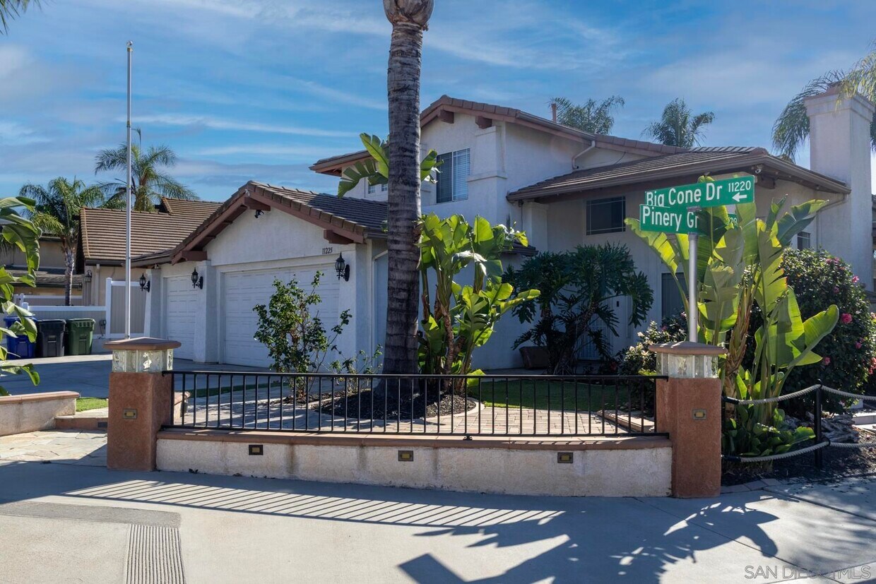 Foto principal - 11225 Big Cone Dr
