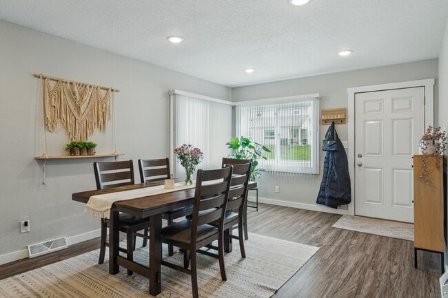 Foto del edificio - 927-933 Park Ave W