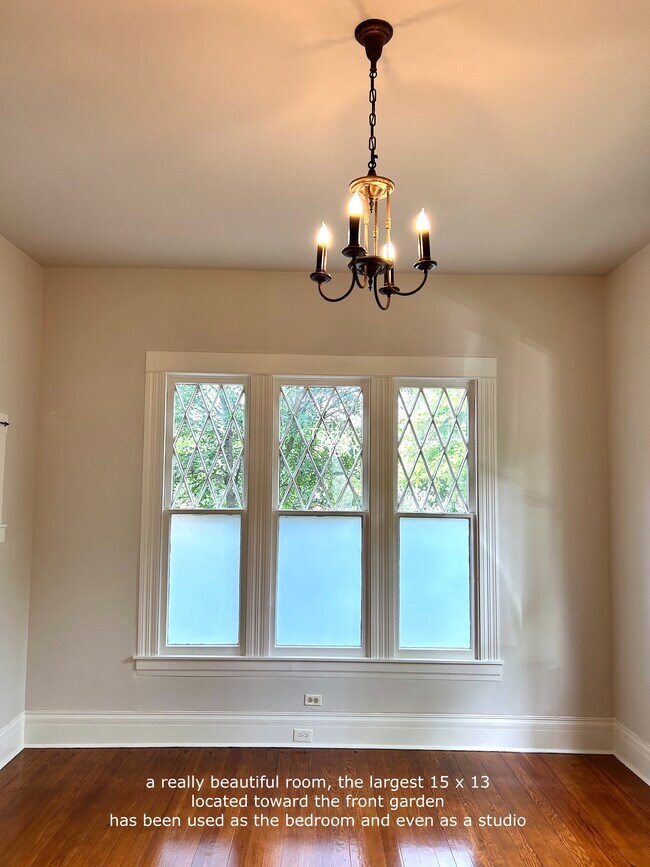 Hermosa habitación (dormitorio sugerido) - 704 E Guenther St