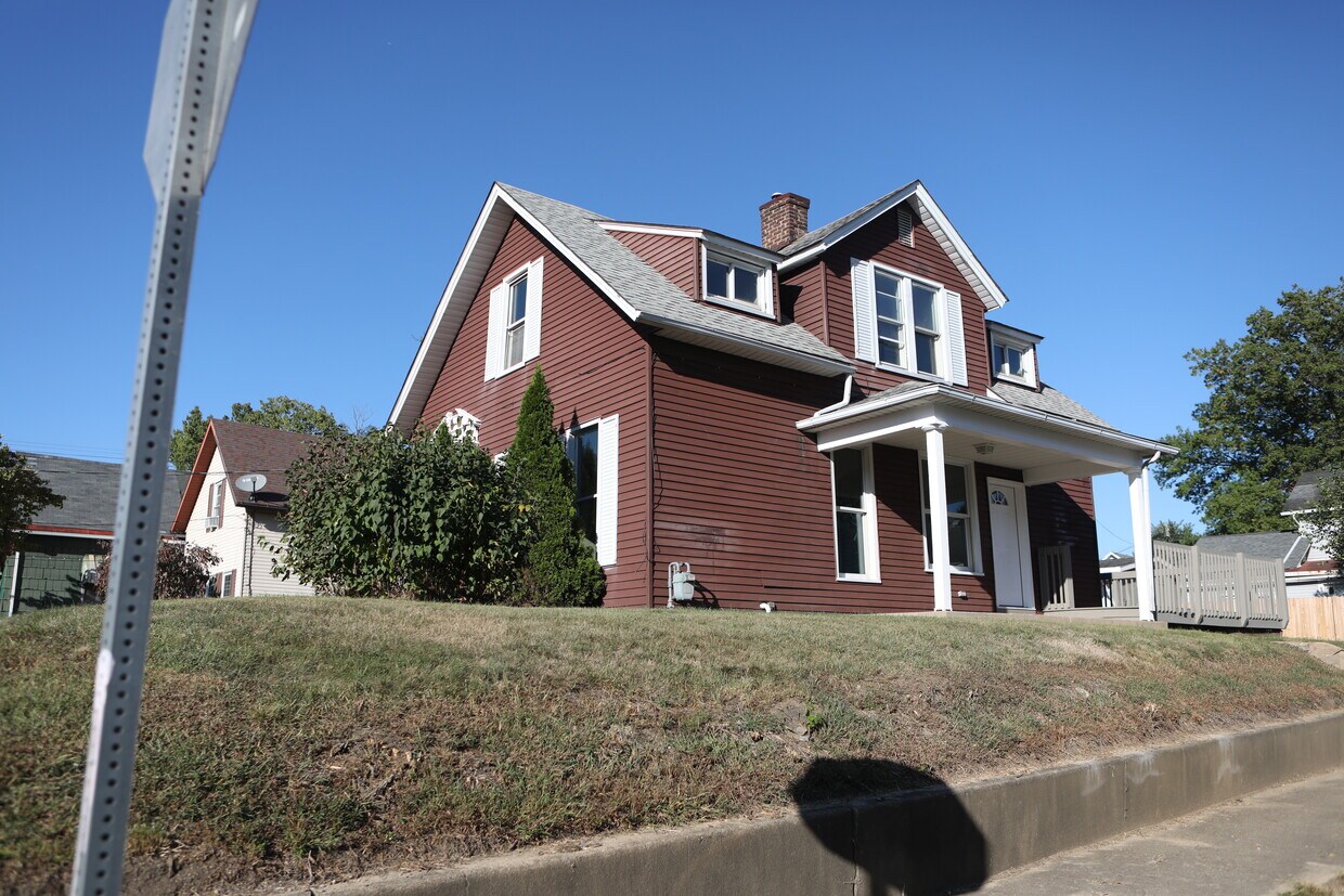 68 N 8th St, Newark, OH 43055 House Rental in Newark, OH