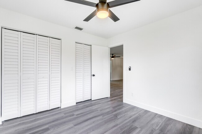 Dormitorio - 16320 John Morris Rd