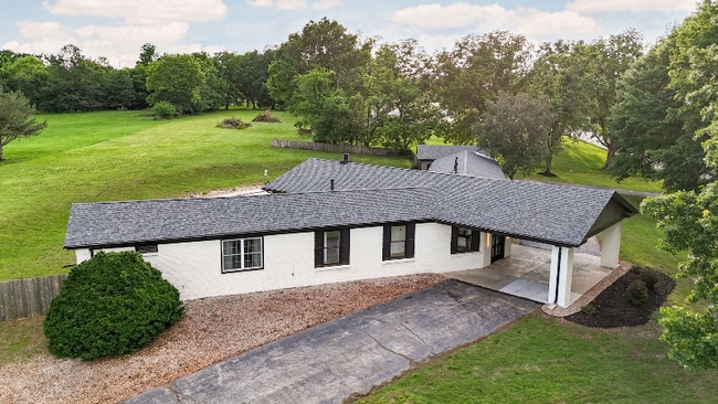 Building Photo - 5021 S Farm Rd 137