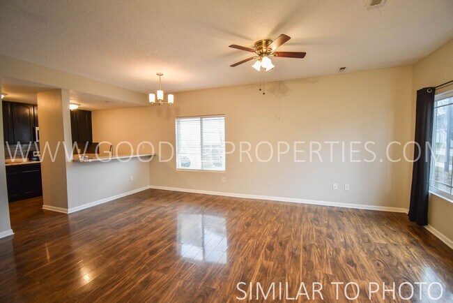 Foto del edificio - 3 Bedroom 2.5 Bathroom with a 2-car attached garage end unit