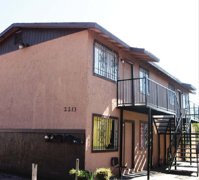 Building Photo - Taylor Street Apartments