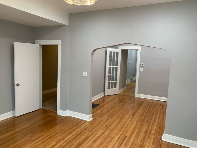 Foto del edificio - 1326 W Barry Ave