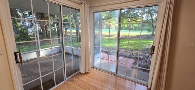 Foto del edificio - 7846 Midway Dr Terrace