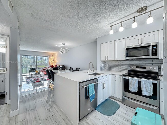 Foto del edificio - 2228 N Cypress Bend Dr
