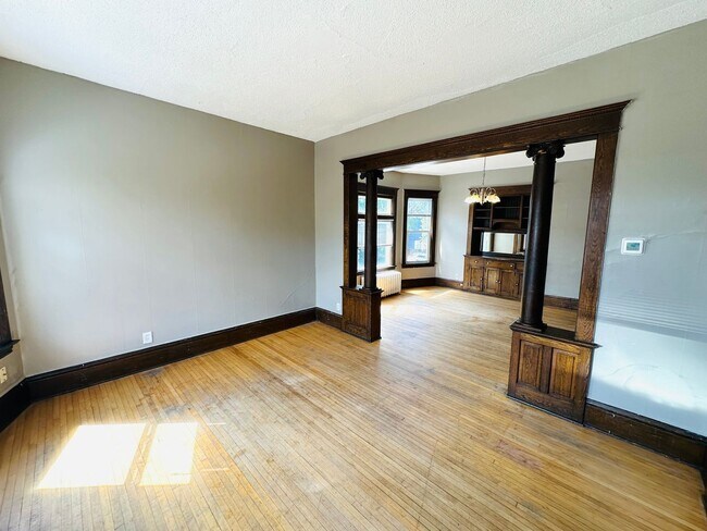 Foto del edificio - 1414 Golden Valley Rd