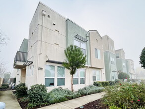 Building Photo - 3998 E Commerce Way