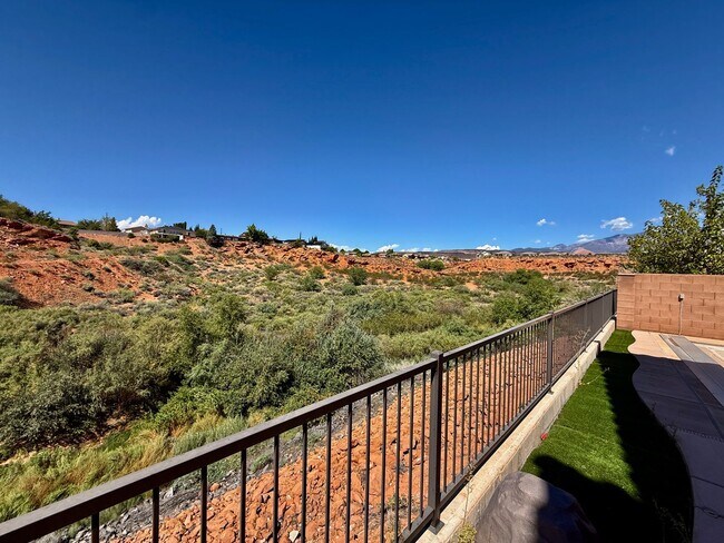 Foto del edificio - 521 N Creek Ridge Dr